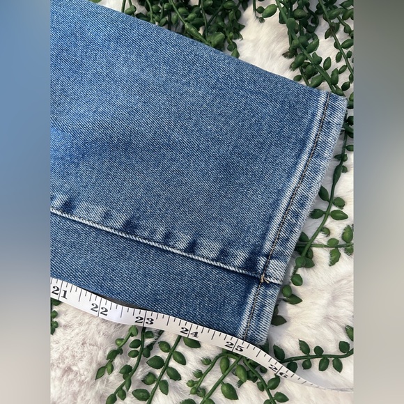 Good American High Waist Crop Destroyed Jeans Size 8/29 - Picture 6 of 6